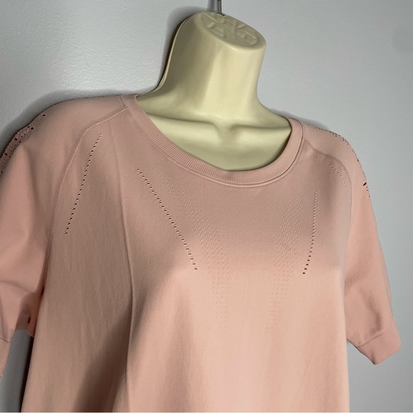 Gymshark Energy Seamless Gym T Shirt Light Pink - Picture 2 of 5